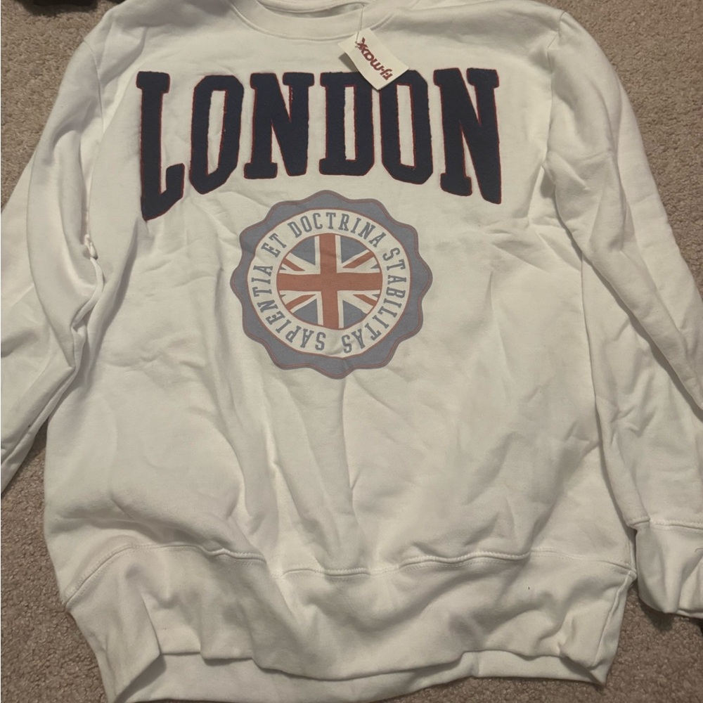 London crewneck
Never worn, tags still on, good condition/material